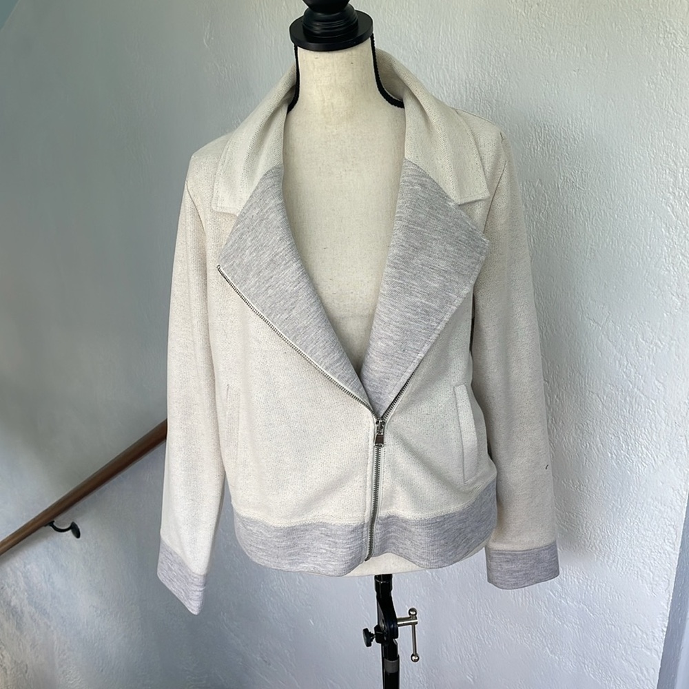 Lou and Grey NWT Cream and Gray Asymmetrical Zip Sweatshirt Style Moto jacket L‎